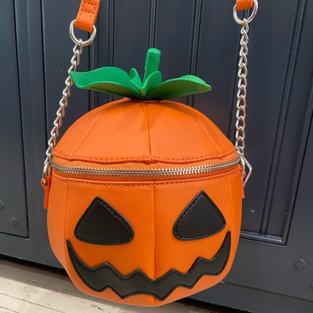 PUMPKIN PURSE!!So FUN 4 FALL🎃adjustabl/removable shoulder strap-See pic 4 deets